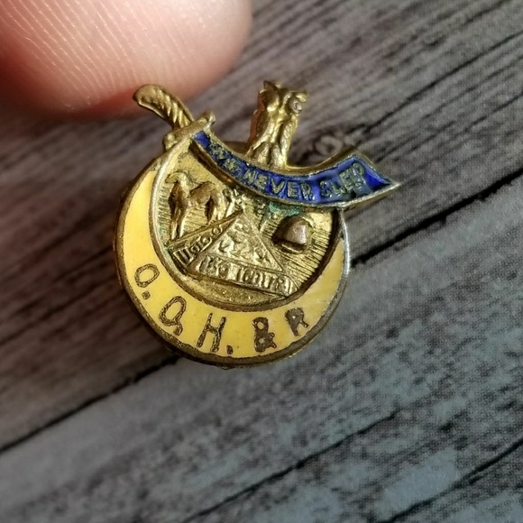 Vintage Odd Fellows O.O.H.& P collar stud pin - Picture 3 of 5